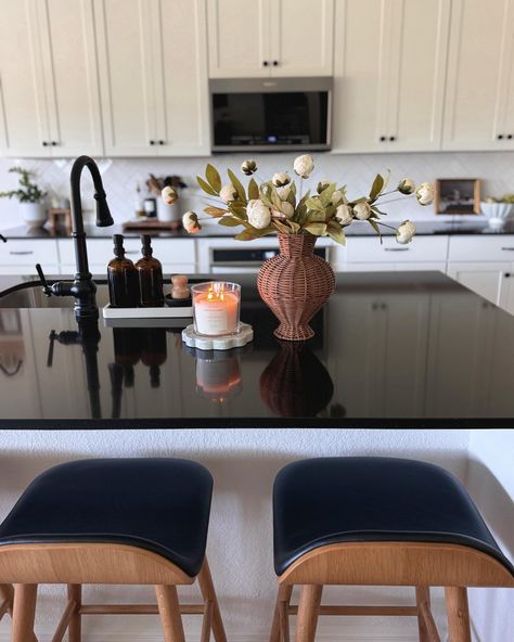 Happy Friday 🌤️ Love this view of my kitchen + this gorgeous woven vase from @walmart 🤎 Have a great weekend! Comment “DECOR” for a link to shop! 🍁 Fall Home Decor, Kitchen Island, Target Style, Walmart Finds, Home Style #homedecor #homeinspo #targethome #walmartfinds #walmarthomedecor #kitchendecor Kitchen Sink Island Decor, Simple Kitchen Counter Decor, Island Centerpiece Ideas Kitchen, Small Kitchen Counter Decor, Kitchen Island Tray Decor, Boujie On A Budget, Island Decor Kitchen, Fall Home Decor Kitchen, Studio Mcgee Modern