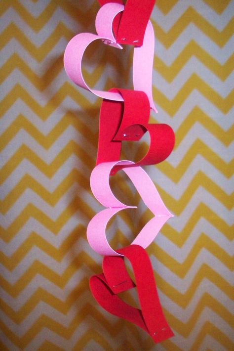 Høstaktiviteter For Barn, Valentijnsdag Diy, Diy Valentinstag, Saint Valentin Diy, Valentines Bricolage, Diy Girlande, Valentine Garland, Diy Valentine's Day Decorations, Diy Valentines Decorations