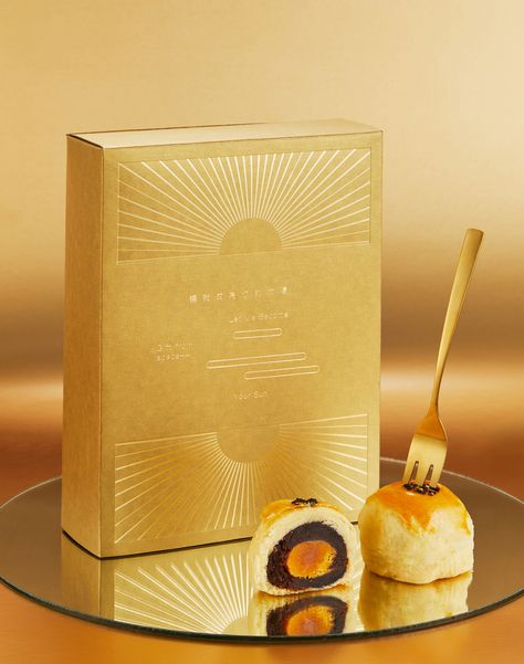 Golden Box, Cake Branding, Tea Packaging Design, Cake Packaging, Gold Cake, Box Packaging Design, Premium Packaging, Tea Packaging, Food Packaging Design