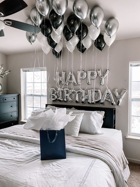 Birthday Decor For Him, Husband Birthday Decorations, Ideas Para Decorar Cuartos, Birthday Room Surprise, Birthday Surprise For Husband, Boyfriends Birthday Ideas, Happy Birthday Background, Surprise Birthday Decorations, Surprise Boyfriend