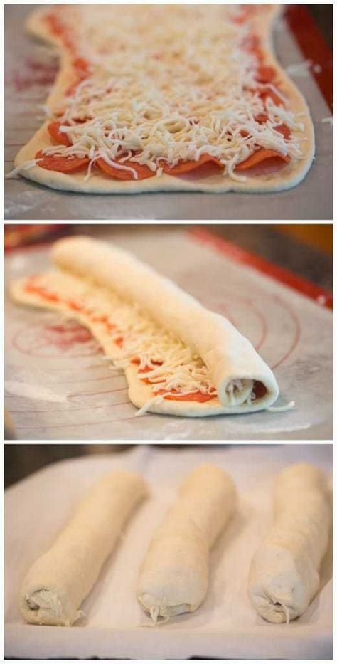 Pepperoni Bread Recipe, Pepperoni Rolls Recipe, Pepperoni Bread, Pepperoni Recipes, Makanan Italia, Refrigerated Pizza Dough, Pepperoni Rolls, Pizza Roll, Frozen Bread Dough