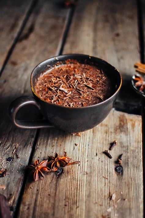 Chai hot chocolate Homemade Chai Spice, Chai Hot Chocolate, Spiced Hot Chocolate Recipe, Chai Spice Mix, Homemade Chai, Hot Chocolate Mix Recipe, Baking Lessons, Chai Spices, Sweet Bourbon