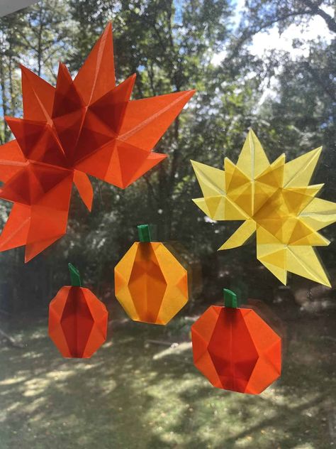 Fall Crafting Fun: DIY Kite Paper Pumpkin Waldorf Craft | Niños & Nature Waldorf Pumpkin Craft, Waldorf Halloween, Kids Art Easel, Diy Kite, Fall Paper Crafts, Fall Crafting, Pumpkin Craft, Waldorf Crafts, Fun Fall Crafts