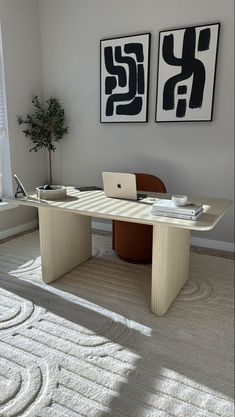 Small Office Aesthetic Ideas, Beige Study Room, Office With Round Table As Desk, Organic Desk Design, Scandi Office Space, Supper Ideas Beef, Dream Home Offices, Graphic Design Studio Workspaces, Small Office Design Interior Workspace Inspiration