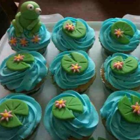 Leaping lily pads cupcakes. Fondant Lily Pads, Lily Pad Cupcakes, Pond Party, Kids Cupcakes, Birthdays Cakes, Papa Birthday, Bible Cake, Frog Party, Frog Birthday