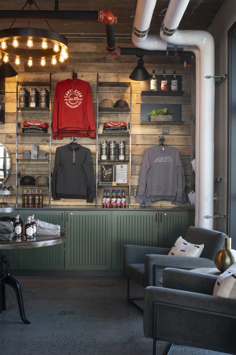 Small Taproom Design, Rustic Brewery Interior Design, Restaurant Merchandise Display, Bar Merchandise Ideas, Restaurant Merchandise Ideas, Brewery Decor Interior Design, Brewery Merchandise Display, Taproom Interior Design, Brewery Design Interior