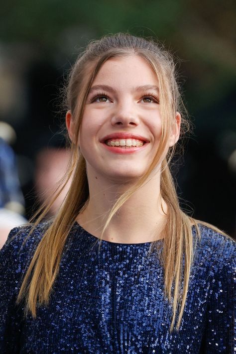 Infanta Sofia Attends Princess of Asturias Awards Ceremony 2022 Royal Monarchy, Leonor Princess Of Asturias, Vintage Photography Women, Princess Of Spain, Princess Sophia, Spanish Royalty, Princess Leonor, Spanish Royal Family, Wedding Hair Inspiration