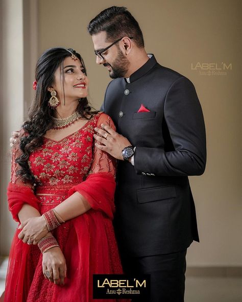 Couple Pose Engagement Indian, Couple Poses On Wedding, Cupal Photo Pose, New Couples Photos, Couple Pose For Reception, Couple Photography Poses Reception, Engement Couple Pose, Ringceremony Couple Dress, Engment Pose Bride