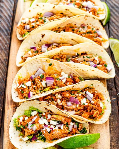 Chicken Thigh Tacos Instant Pot, Instant Pot Chicken Tacos, Taco Side Dishes, Instapot Meals, Chicken Tinga, Easy Shredded Chicken, Make Shredded Chicken, Latin Recipes, Shredded Chicken Tacos