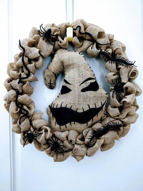 Made an Oogie Boogie wreath - Imgur Ideas Decoracion Navidad, Apartment Halloween, Nightmare Before Christmas Tree, Boogie Man, Nightmare Before Christmas Decorations, Diy Halloween Wreath, Nightmare Before Christmas Halloween, Adornos Halloween, Halloween Crafts Decorations