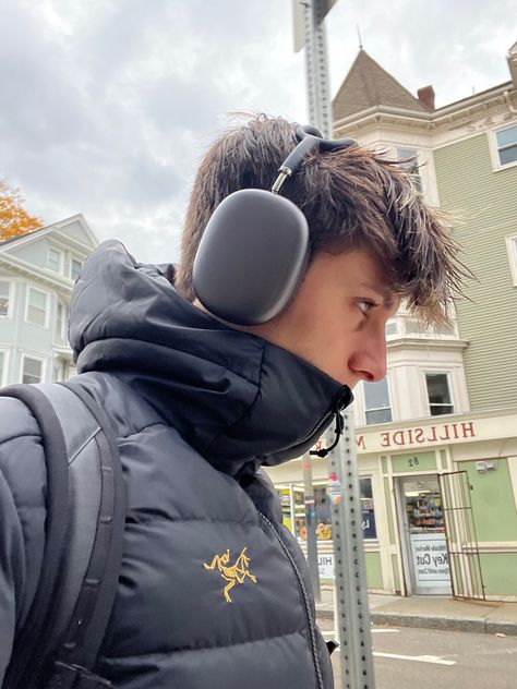 North Face Windbreaker Outfit Men, Airpod Max Aesthetic Outfit Men, Bluetooth Headphones Aesthetic, Airpods Max Outfit, Airpod Max Aesthetic, Earmuffs Outfit, Aesthetic Skate, Blue Outfit Men, Boys Streetwear