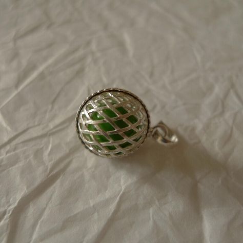 It’s a lattice affair😊💚woven, with a green ball inside💚 #harmony #ball #mexican #bola #angel #caller #sterling #silver #pendant #handcrafted #silversmith #pregnancygift #mumtobe #momtobe #etsyfinds #etsychristmas #christmasgift #babyshowergift #smallbusinessuk #supportsmallbusiness #etsyuk #pinterest #instajewelry #lovesilver #jewellery Angel Caller, Harmony Ball, Small Business Uk, Etsy Christmas, Pregnancy Gifts, Support Small Business, Sterling Silver Pendant, Lattice, Etsy Finds