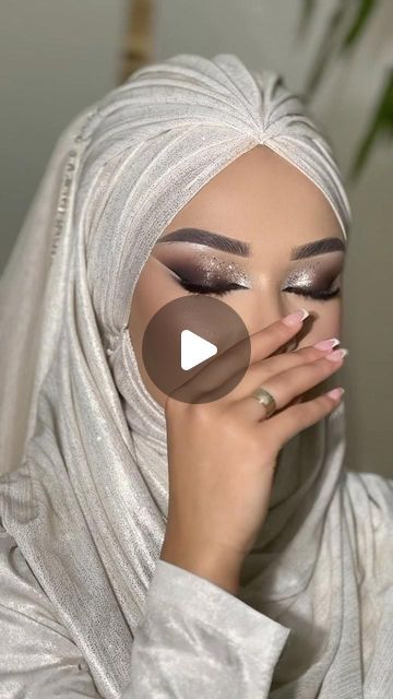 2023 Bridal Makeup, Bridal Hijab Styles, Bridal Hijab, Hijab Bride, Hijab Styles, Fashion Fail, Bride Makeup, Outfits Winter, Hijab Style