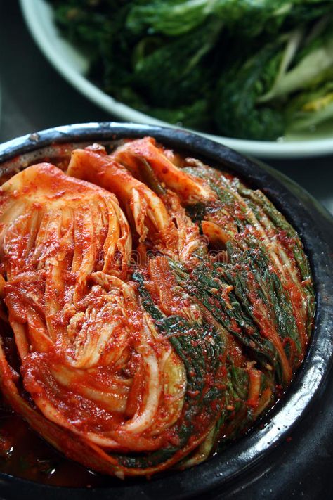 Kimchi Soup Recipe, Korean Food Photo, Traditional Korean Food, Korean Cabbage, Garlic Pickles, Korean Food Kimchi, Apartment Recipes, Cafe Business, South Korean Food