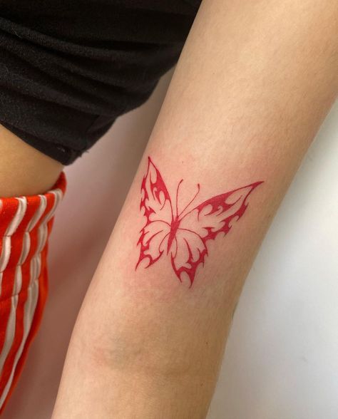 Butterfly Tattoos On Arm, Tato Minimal, 16 Tattoo, Small Pretty Tattoos, Petite Tattoos, Парные Тату, Red Ink Tattoos, Latest Tattoos, Hand Tattoos For Women