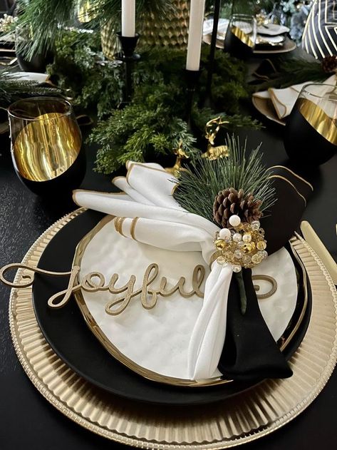 Black White Gold Christmas Table Setting, Christmas Banquet Table Decorations, Christmas Dining Table Decorations, Black White And Gold Christmas, Gold Christmas Table, Red And Gold Ornaments, Church Table, Black And Gold Christmas, Dining Table Decorations