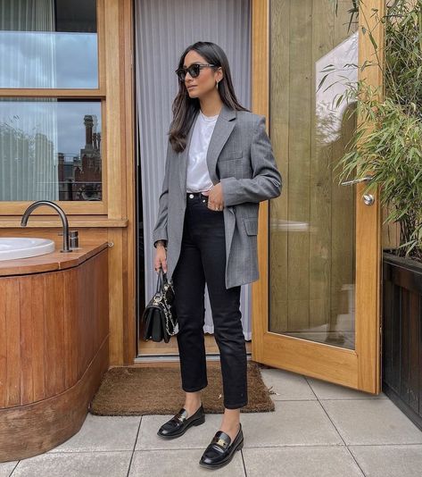 Grey Blazer Outfit Work, Black Blazer Outfit Work, Gray Blazer Outfit Women, Hannah Cocobeautea, Pinstripe Blazer Outfit, Grey Jacket Outfit, Grey Blazer Outfit, Petite Style Outfits, Outfits Con Jeans