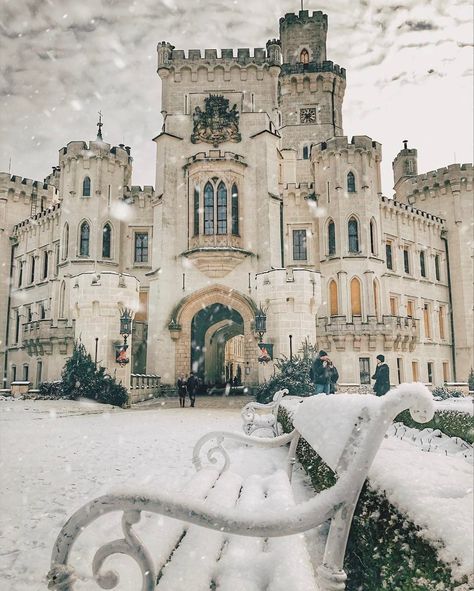 Old Castle, Castle Mansion, Castle Aesthetic, European Castles, Fairytale Castle, Voyage Europe, Beautiful Castles, A Castle, Medieval Castle