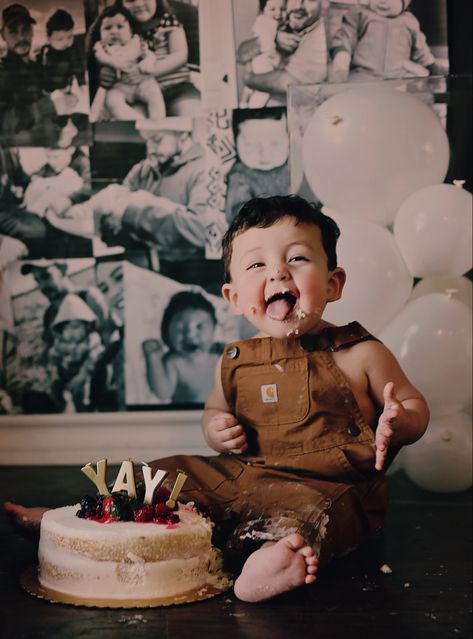 One Year Backdrop, Creative First Birthday Photoshoot, Boy Background Photo, Baby Steak Smash Photoshoot, Cake Smash Photos At Home, One Year Old Birthday Backdrop, 1st Birthday Photoshoot Smash Cake, 1year Birthday Photoshoot Ideas, Diy 1st Birthday Photo Shoot At Home