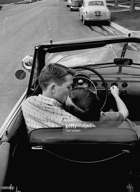 Teenagers going steady, kissing while on date. 50s Aesthetic, Old Fashioned Love, Vintage Couples, Vintage Romance, Kissing Couples, Foto Art, Old Love, Old Soul, Jolie Photo