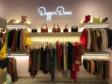 Small Women Clothing Store Interior Design, How To Design A Boutique Store, Boutique In Home Ideas, Interior Design Boutique Clothing, Shop Decoration Ideas Clothes, Small Clothing Boutique Interior Design, Boutique Shop Ideas, Clothing Store Interior Design Ideas, Small Clothing Store Interior Shops