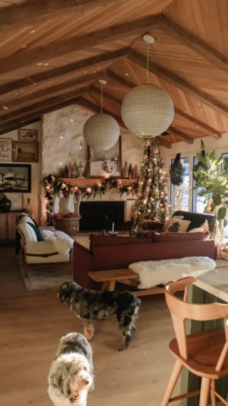 Christmas Fireplace Mantel, Christmas Tree and Advent Countdown to Christmas - Nesting With Grace Colorful Basement, Bedding Fluffy, Pickled Wood, Black Exteriors, Utah Ranch, Diy Mantle, Christmas Fireplace Mantels, Rock Fireplace, Organized Bathroom