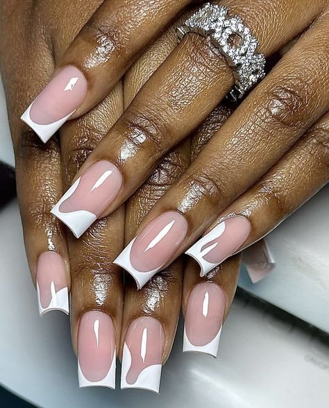 French Tips Swirls, French Nails Abstract, Squiggly Line Nails French Tip, White Swirl French Tip Nails, White French Tip Ideas, Wavy French Nails, Cute Nails 2024, Swirly French Tip Nails, Wavy French Tip Nails