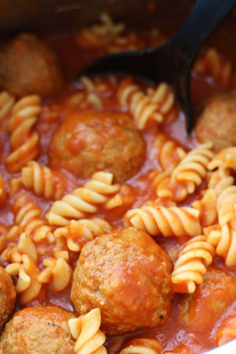 Spagetti And Meatball Recipe, Pasta And Meatballs, Cooking Frozen Meatballs, Frozen Meatball Recipes, Filling Meals, Pressure Cooker Pasta, Crockpot Pasta Recipes, Crockpot Pasta, Meatball Casserole