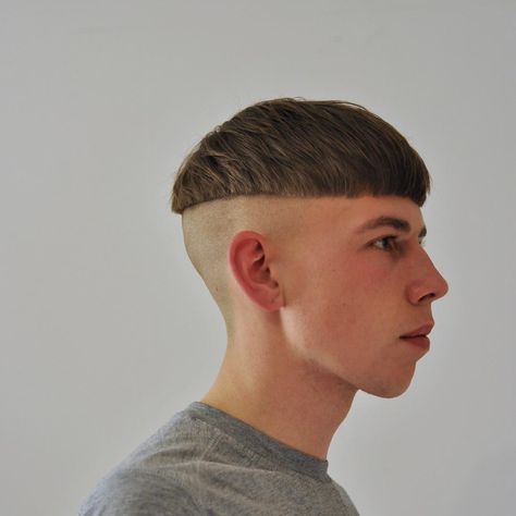 British Men Haircut, Mushroom Cut, Mushroom Haircut, Young Mens Hairstyles, Bowl Haircuts, Men Haircut, Men Hairstyles, Bowl Cut, British Men