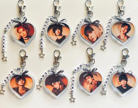 Ateez Keychains available on my Etsy now! Link in my bio <3 Concert Freebies, Concert Bags, Dream Concert, Photo Keychain, Kpop Group, Kpop Merch, Group Photo, Beaded Keychains, Bead Jewelry