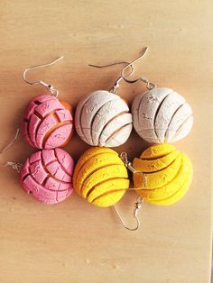 Mexican Concha Polymer Clay Pan Dulce Necklace | Pan Dulce ... Concha Pan, Clay Recipe, Pasta Fria, Craft Clay, Mexican Crafts, Thanksgiving Crafts For Kids, Ideas Craft, Polymer Clay Jewelry Diy, Polymer Crafts