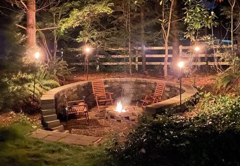 Backyard Design With A Classic Conversation Pit Sunken Fire Pit, Sunken Fire Pits, Conversation Pit, Sloped Backyard, Cozy Backyard, Sunken Garden, Natural Swimming Pool, Tiki Torches, Cozy Place