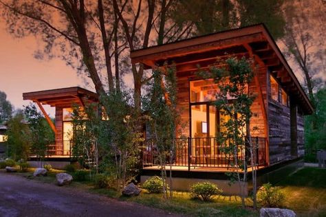 7 Tiny House Resorts with Pictures – GoDownsize.com Tiny House Hotel, Prefab Guest House, Tiny House Rentals, Tumbleweed Tiny Homes, Tiny House Company, Tiny House Village, Tiny House Community, Luxury Cabin, Prefabricated Houses