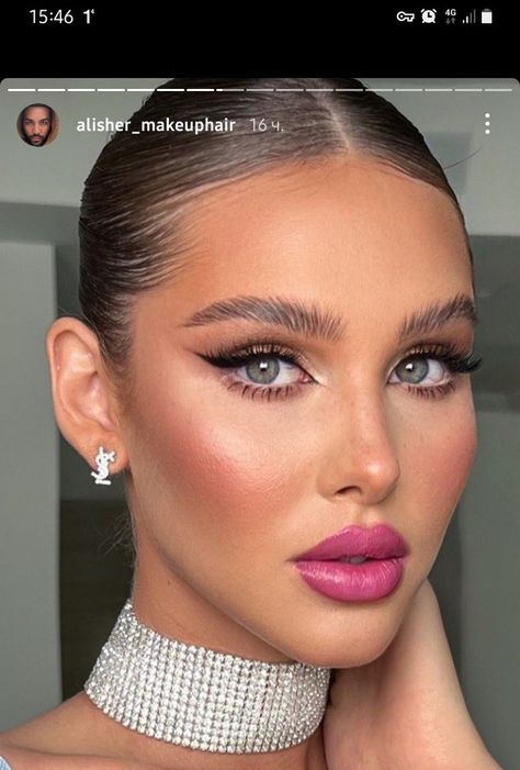 Makeup For Fushia Outfit, Fushia Lipstick Makeup, Makeup Look For Hot Pink Dress, Bold Pink Lip Makeup, Fuscia Lips Makeup, Dark Pink Dress Makeup, Makeup On Pink Dress, Fuschia Makeup Looks, Makeup For Magenta Dress