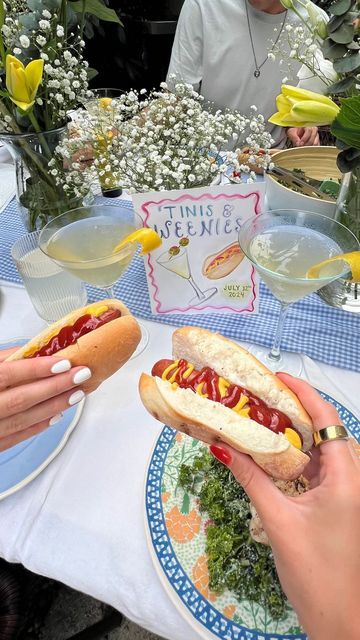 Claudia Harrington on Instagram: "‘Tinis & Weenies!🍸🌭  #dinnerpartyidea #tinisandweenies #summerdinnerparty #easydinneridea #martini #hotdog #summergrilling" Sweet Martini, Martini Party, Cute Birthday Ideas, Dinner Party Themes, Dinner Party Summer, Half Birthday, 29th Birthday, 22nd Birthday, Summer Grilling