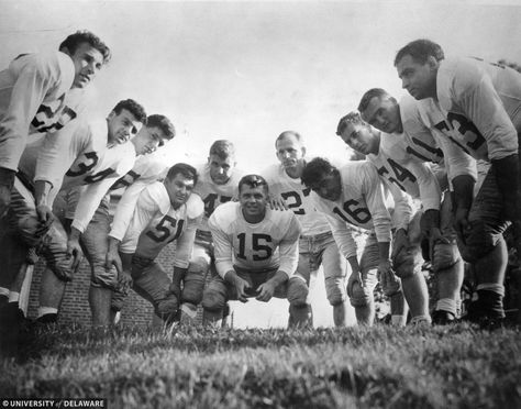 Football Group Picture Ideas, Senior Football Team Pictures Group Photos, Flag Football Team Pictures, Football Team Photo Ideas, Football Team Pictures High School, Football Team Picture Ideas, Football Group Pictures, Group Football Pictures Photo Ideas, Football Team Photoshoot