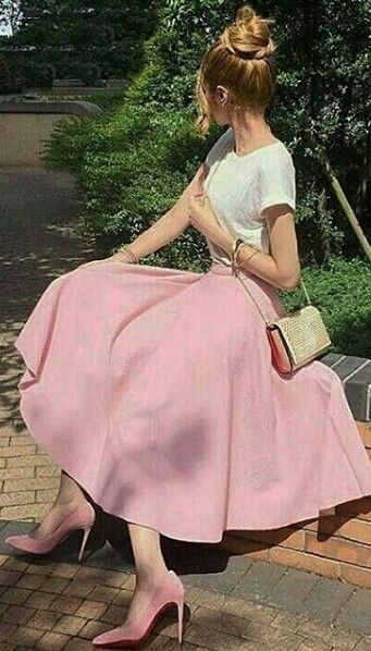 @irenaodynets Rok Outfit, Classy Skirts, Rock Outfit, Outfit Trends, Pink Skirt, Pink Shoes, Inspired Outfits, Mode Vintage, Ladies Dress Design