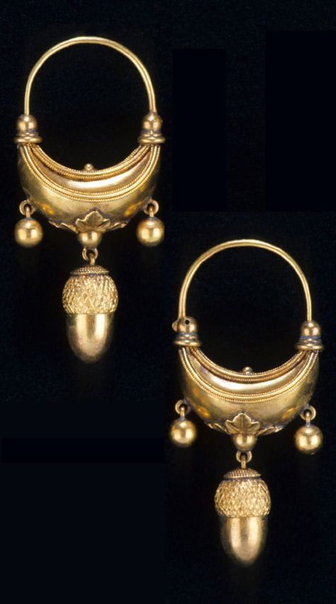 Castellani - A pair of antique gold earrings, Rome, Italy, 1850-60. Length 4.8cm. #Castellani #antique #earrings Ancient Jewels, Antique Gold Earrings, Bijoux Art Nouveau, Roman Jewelry, Ancient Jewellery, Buy Gold Jewelry, Handmade Gold Jewellery, Antique Engagement Ring, Historical Jewellery