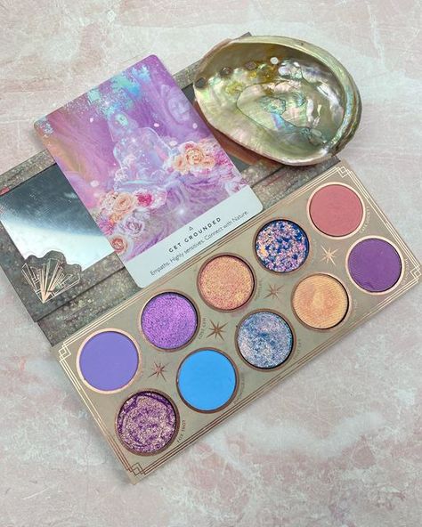 Mermaid Eyeshadow Palette, Custom Makeup Palette, Cool Makeup Pallets, Etsy Makeup, Makeup Pallettes, Custom Eyeshadow Palette, Colorful Eyeshadow Palette, Makeup Packaging, Duochrome Eyeshadow