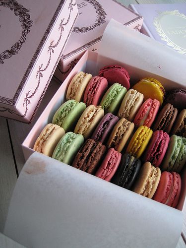 Laduree macarons! My friend brought me some of these when she visited Paris Laduree Macarons, Patisserie Fine, French Macaroons, French Macarons, Macaroons, Pretty Food, Om Nom, Aesthetic Food, Macarons