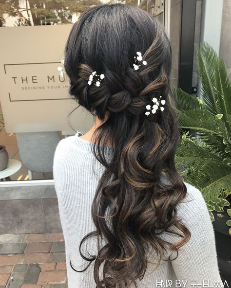 Bridesmaid Hairstyles, side braided hairstyles decorated with babies breath flowers. Event hair, brides hair, braided hairstyles. Follow @hairbythelma on Insta #hairbythelma Updos For Brunettes Wedding, Bridal Hair Side Swept Braid, Bridesmaid Hairstyles To Side, Bride Hairstyles To The Side, Side Hairstyles Bridesmaid, Side Hair Bride, Bridesmaid Hairstyles Side Braid, Bridesmaid Side Swept Hairstyles, Side Hairstyles Prom