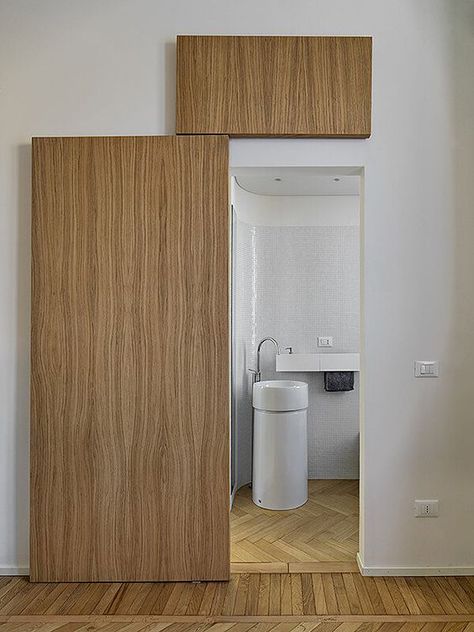 12 Successful Bathroom Door Ideas for Small Spaces - GoTinySpace Tiny House Bathroom Door, Small Toilet Room Door Ideas, Sliding Door Toilet Room, Floating Door Ideas, Sliding Door Ideas For Small Spaces, Sliding Door Small Space, Doors For Narrow Spaces, Small Toilet Ideas Modern, Alternative Bathroom Door