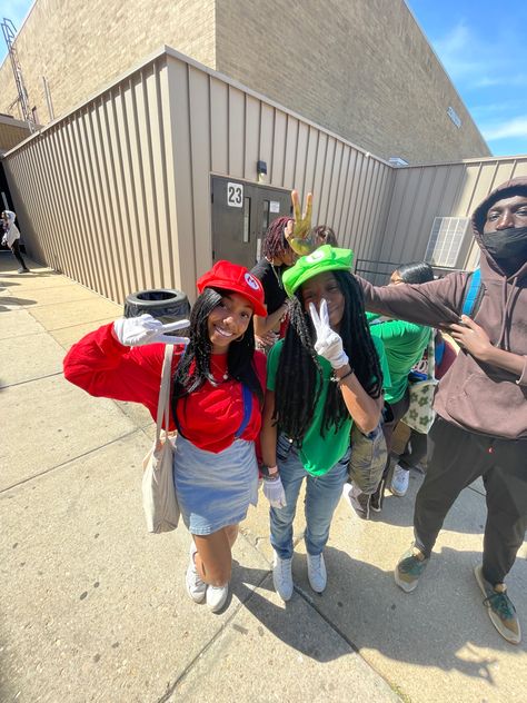 duo day spirit week cute mario luigi Iconic Duo Hoco Week, Twin Day Inspo Spirit Week, Spirit Week Duo Day, Cute Twin Outfits For Spirit Week, Duo Ideas For Spirit Week, Twin Day Spirit Week Boy And Girl, Twin Outfit Ideas For Spirit Week, Mismatch Day Spirit Week Kids, Outfits For Twin Day