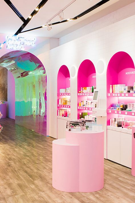 Bright Store Interior, Store Pop Up, Pop Up Shop Inspiration, Makeup Pop Up Shop, Beauty Pop Up, Pop Up Store Ideas, Beauty Pop Up Store, Pop Up Store Design Ideas, Pop Up Store Concept