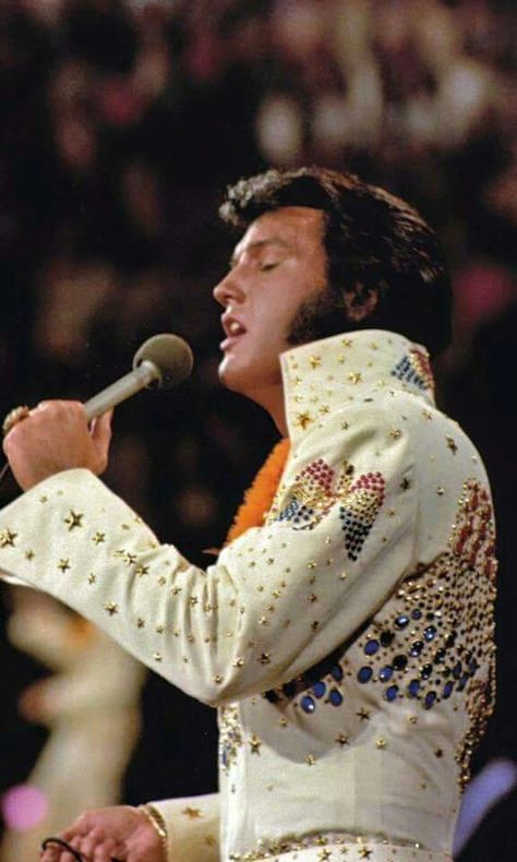 Elvis Aloha From Hawaii, Elvis Presley Concerts, Aloha From Hawaii, Elvis Jumpsuits, Elvis In Concert, Elvis Presley Images, Elvis Presley Pictures, Elvis And Priscilla, American Legend