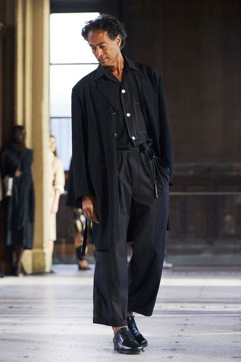 Masc Fashion, Silky Pants, Christophe Lemaire, Pop Pop Shirts, Winter Inspo, Spring 2023, Summer 2023, Minimal Fashion, Paris Fashion