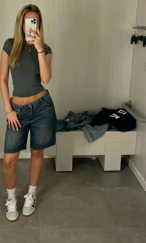 Long Sleeve Under Shirt Outfit, Outfit Ete, Jorts Outfit, Streetwear Mode, Outfit Inspo Summer, Outfit Inspo Casual, Looks Street Style, Mode Ootd, Stockholm Fashion