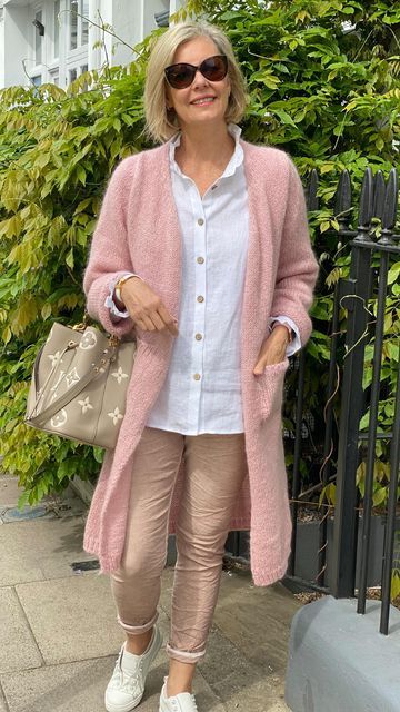 Linda & Leanne on Instagram: "SHADES OF PINK AND TAUPE! 💗🤎 I’m loving walking the streets in my @bypias Shades of pink and taupe are the perfect choice for this time of the year. 💗🤎 ~~ Shop these looks @bypias or check out your nearest stockist @atoefashion ~~ LINKS in STORIES! ~~ Linda 175cms wears all @bypias Styled by Linda @thiswiththis #thiswiththis #agelesselegance #getstyledytwt . . . . . #bypias #linenlove #livingmybestlife #pinklove #longcardigan #chicstyle #cosyknits #over60style Outfits For Older Women, Dress Better, Fashion Mistakes, Style Mistakes, Pink Outfits, Shades Of Pink, Fashion Over 50, Pink Love, Long Cardigan