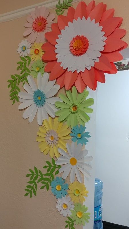 Paper Flowers Craft, Paper Flower Wall, Giant Paper Flowers, Paper Flowers Diy, Easy Paper Crafts, Craft Paper, Flower Tutorial, Flowers Diy, School Crafts