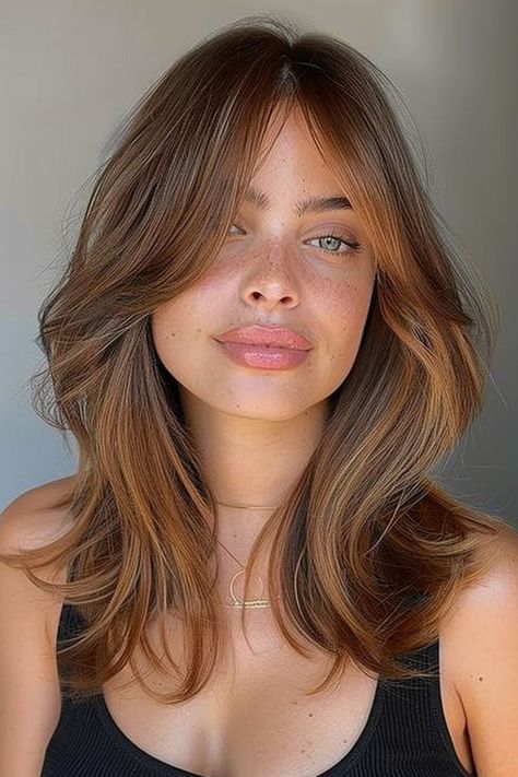 Medium Haircut Bangs Layers, Fringe Hairstyles Medium Shoulder Length, Shoulder Length Hair Auburn, Light Brown Hair Layers Medium, Armpit Length Hair With Layers Straight, Medium Layered Wavy Haircuts, Medium Hair Fringe, 90s Medium Length Hairstyles, Shoulder Length Hair With Layers Bangs